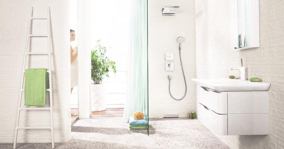 6 Pristine White Bathroom Design Inspirations for your Next Bathroom Renovation