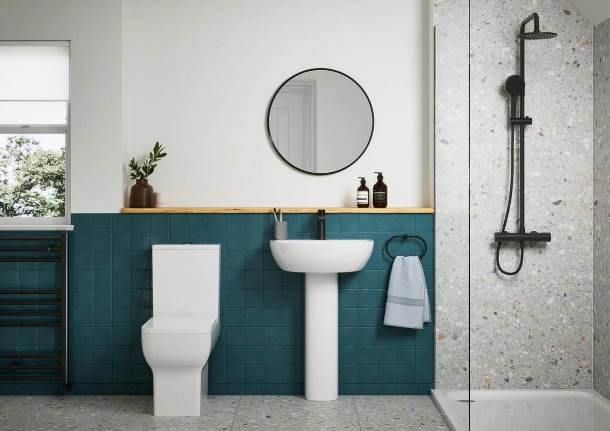 Auvellis Arlo close coupled toilet in a contemporary bathroom