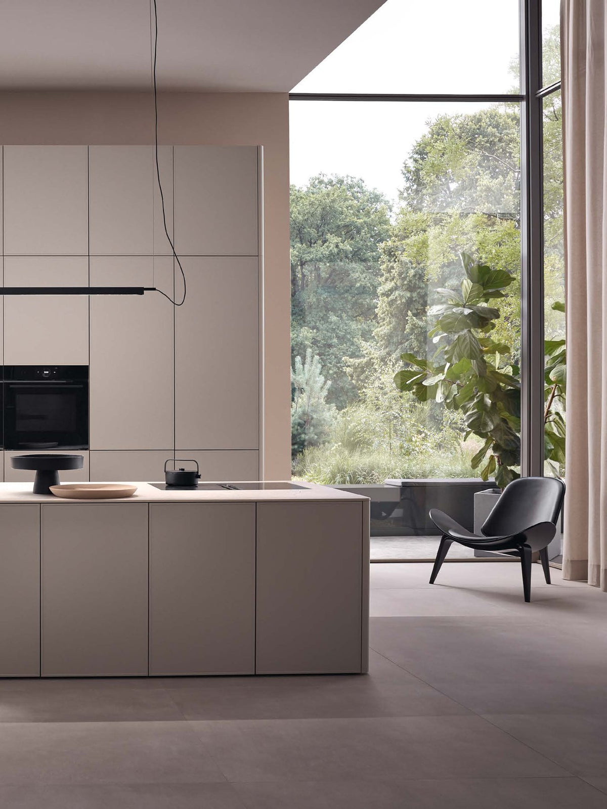 Bauformat — Lyon sand beige and Bali light oak kitchen · catalogue page 11